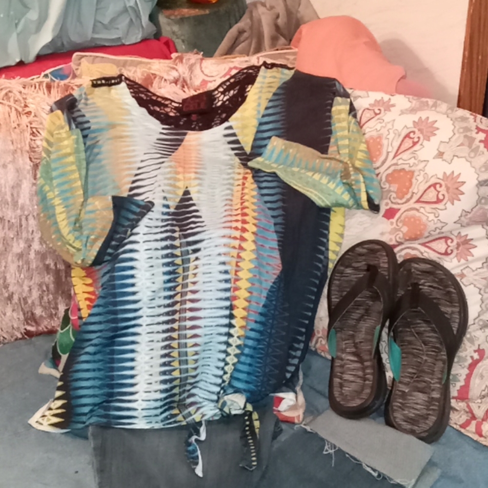 Colorful L/S top with lace detail on back
